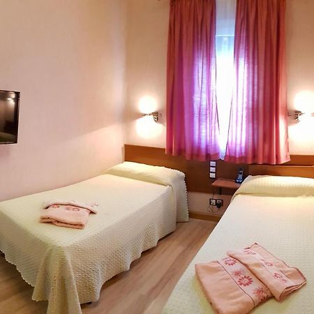 Hostal De La Torre Hostal Economico Βαγιαδολίδ Εξωτερικό φωτογραφία