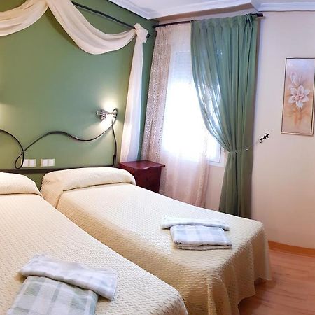 Hostal De La Torre Hostal Economico Βαγιαδολίδ Εξωτερικό φωτογραφία