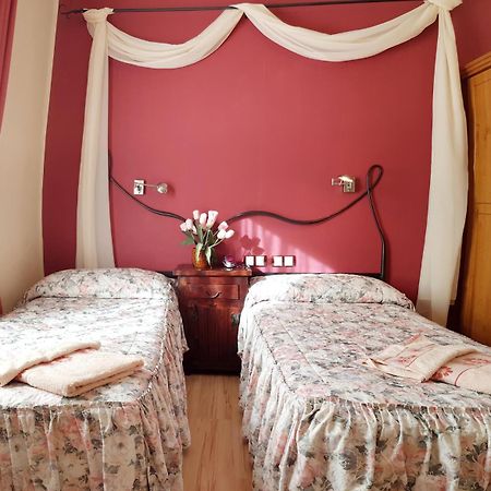 Hostal De La Torre Hostal Economico Βαγιαδολίδ Εξωτερικό φωτογραφία