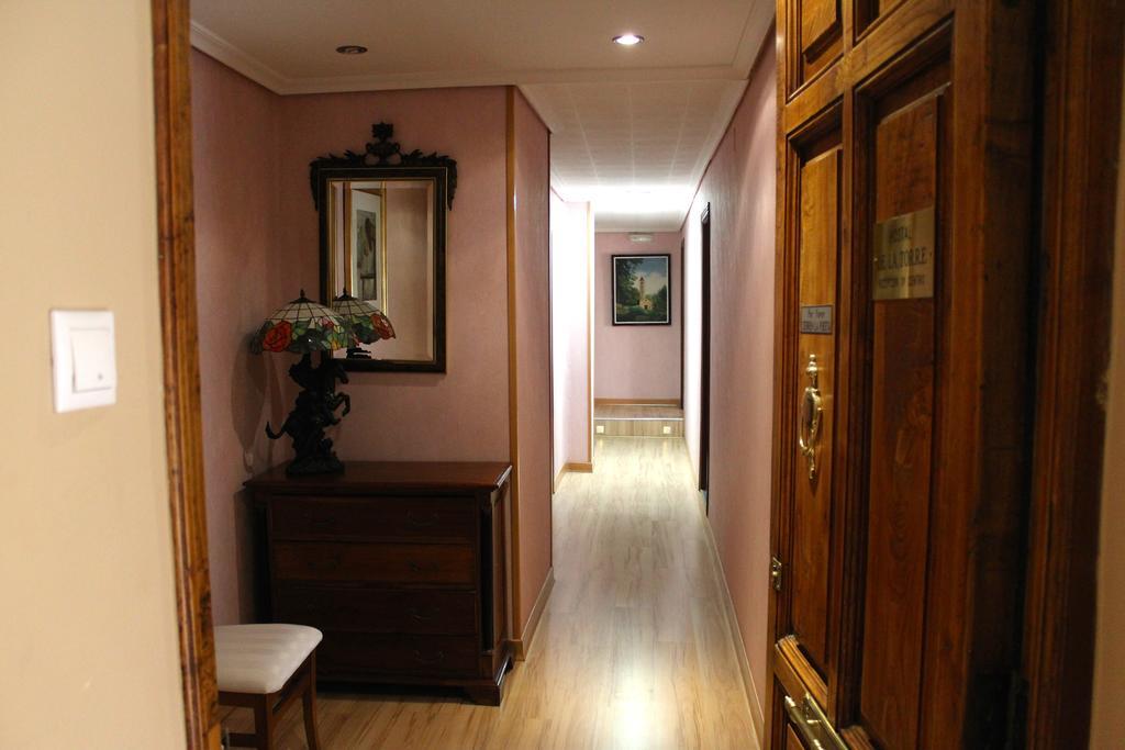 Hostal De La Torre Hostal Economico Βαγιαδολίδ Εξωτερικό φωτογραφία