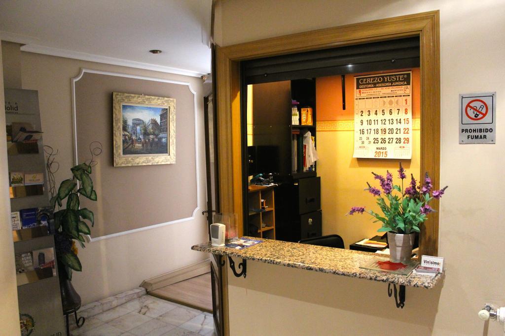 Hostal De La Torre Hostal Economico Βαγιαδολίδ Εξωτερικό φωτογραφία