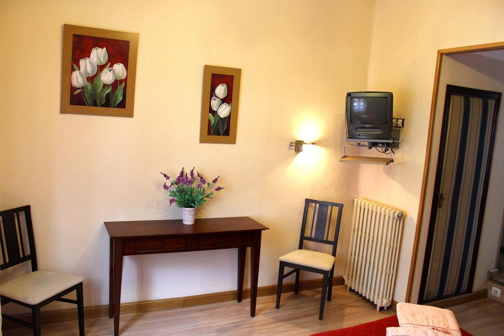 Hostal De La Torre Hostal Economico Βαγιαδολίδ Δωμάτιο φωτογραφία