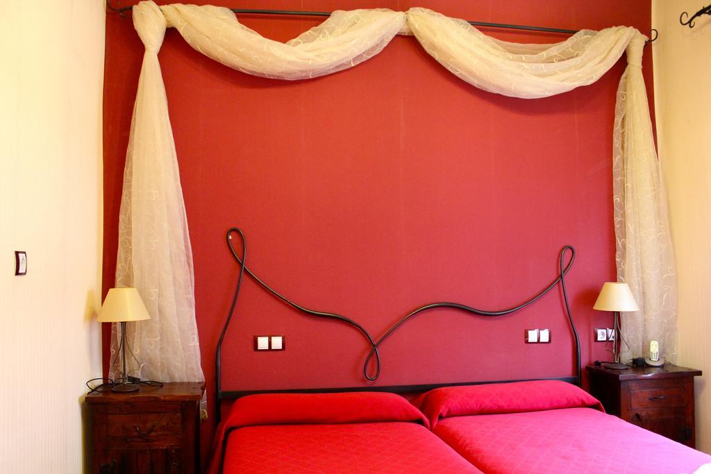 Hostal De La Torre Hostal Economico Βαγιαδολίδ Δωμάτιο φωτογραφία