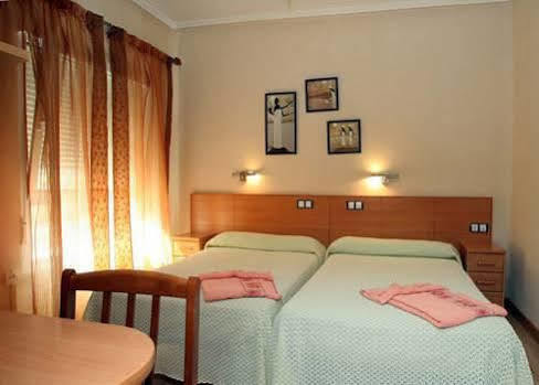 Hostal De La Torre Hostal Economico Βαγιαδολίδ Εξωτερικό φωτογραφία