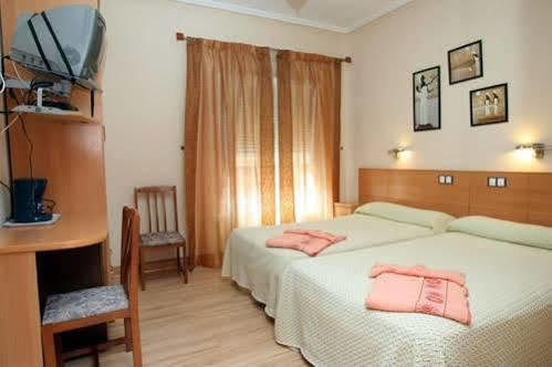Hostal De La Torre Hostal Economico Βαγιαδολίδ Εξωτερικό φωτογραφία