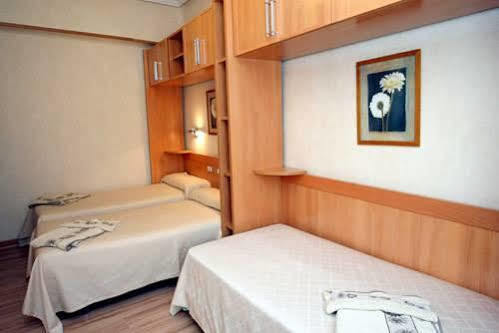 Hostal De La Torre Hostal Economico Βαγιαδολίδ Εξωτερικό φωτογραφία