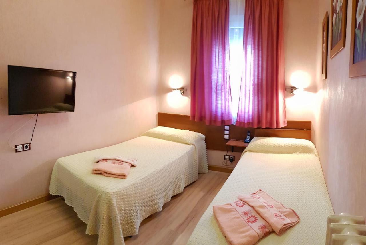 Hostal De La Torre Hostal Economico Βαγιαδολίδ Εξωτερικό φωτογραφία