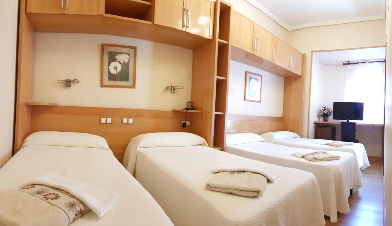 Hostal De La Torre Hostal Economico Βαγιαδολίδ Εξωτερικό φωτογραφία
