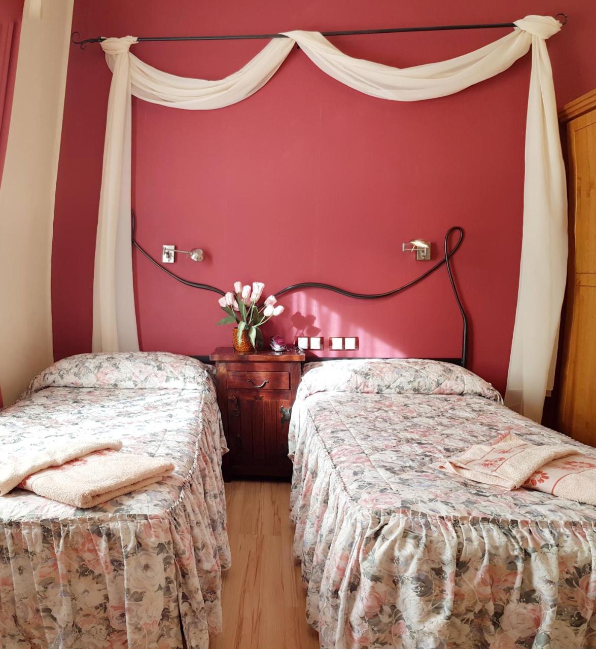 Hostal De La Torre Hostal Economico Βαγιαδολίδ Εξωτερικό φωτογραφία
