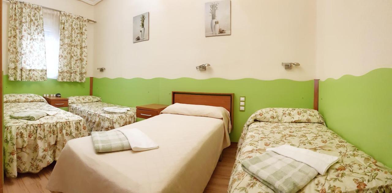 Hostal De La Torre Hostal Economico Βαγιαδολίδ Εξωτερικό φωτογραφία